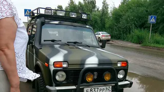 Парковка на улице Песоченской - водители облюбовали остановки общественного транспорта