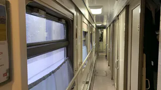 Людям делают хорошо, а они все ломают и крушат: куда из поездов пропали те самые шторки для приватности    