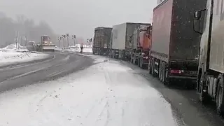 Трасса М-5 в Челябинской области перекрыта: многокилометровая пробка образовалась из-за дорожных работ