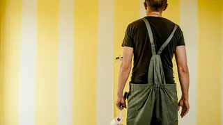 Клеим обои идеально своими руками: 9 самых частых ошибок дилетантов — возьмите на заметку, чтобы не переделывать по много раз