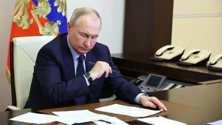 Путин подписал сразу два закона об изменениях в пенсионном обеспечении