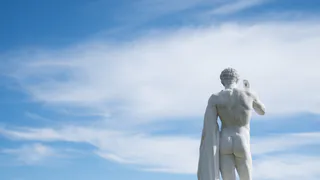 Из федеральных новостей: «Голый рязанец бегал по улице и околачивал машины»