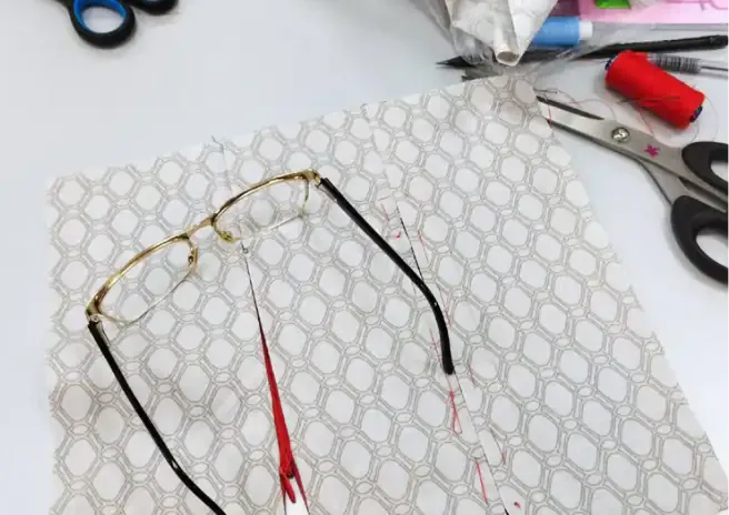 Теперь даже старые затертые и мутные очки будут как новые. Просто возьмите мыло. Не зря китайцы всегда так делают