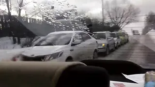 На Сережиной Горе сразу шесть автомобилей столкнулись "паровозом": видео