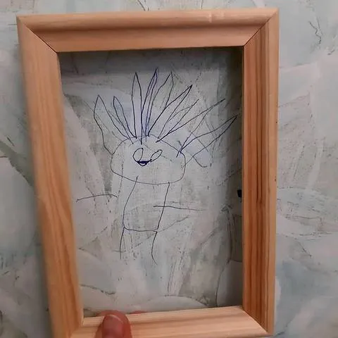 Быстро и эффективно удаляем следы шариковой ручки с обоев