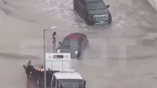 Казанские туристы оказались в ловушке в затопленном Дубае из-за отмены рейсов