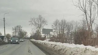 В Пензе из-за неочищенного тротуара дети ходят в школу по проезжей части