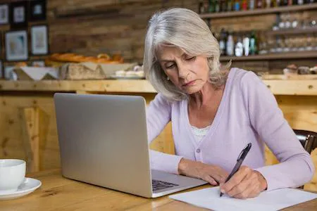 Индексацию пенсий работающим вернут, но не всем