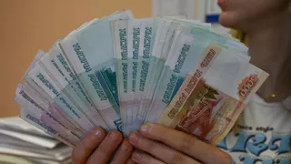 Денежная лавина: Павел Глоба посоветовал купить лотерейный билет 2 знакам