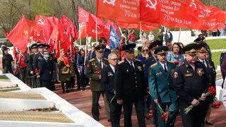 В Рязани прошла церемония вознесения цветов к Вечному огню