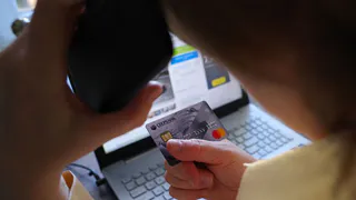 Рязанка взяла кредит, чтобы перечислить мошеннику 700 тыс. рублей