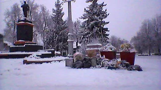 Народное фото: на центральной площади Касимова образовалась стихийная свалка мусора