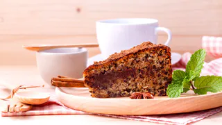 Кидаю изюм в кипящее молоко: узнала этот рецепт только в 50 лет - готовится быстро и все ингредиенты простые