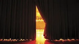 Народную артистку выставили за порог театра