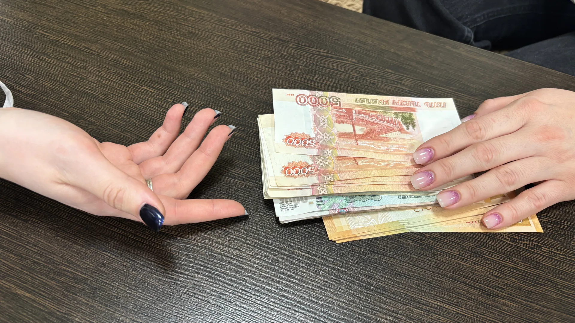 И работающим, и неработающим: всем, кто получает пенсию, перечислят разовую выплату 2000 рублей уже в июле - условия
