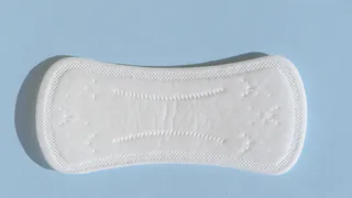 Приклеила прокладку на холодильник — и не нарадуюсь: помогает решить серьезную проблему 