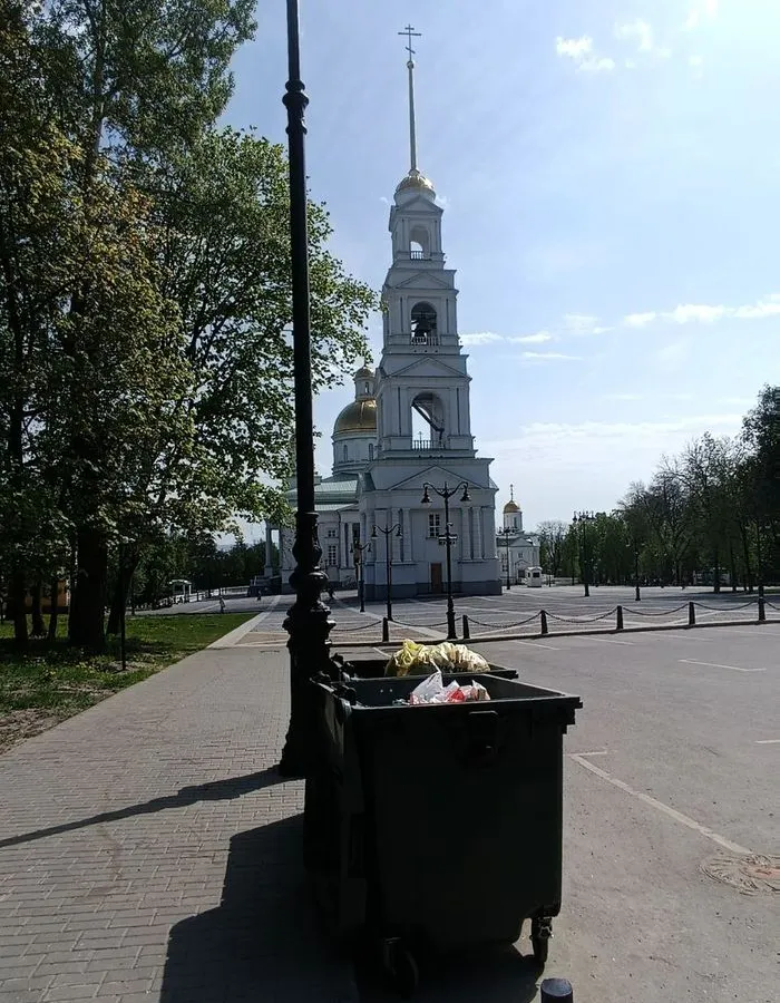 В Пензе потребовали убрать мусорные баки с туристического пути