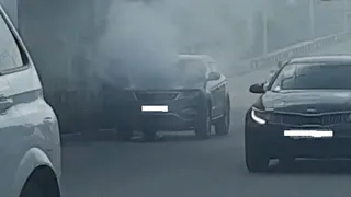 В Рязанской области на дороге задымилась машина