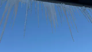 В Кузнецке из-за оттепели усилили контроль за очисткой крыш