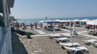 "Наш отпуск превратился в кошмар": россиянка вместо абхазских пляжей очутилась с сыном в обшарпанной больнице