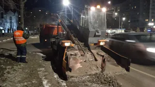 В Рязани ночью тротуары обработали от наледи