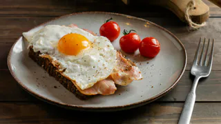 Перестаньте жарить яичницу на подсолнечном масле: вот почему - запомните раз и навсегда