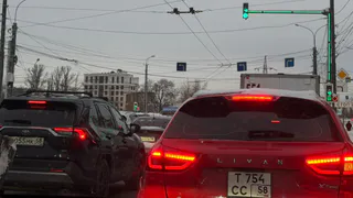 В Пензе неизвестный водитель протаранил здание на ул. Молокова