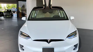 В Коми на регистрационный учет поставлен один электромобиль марки Tesla