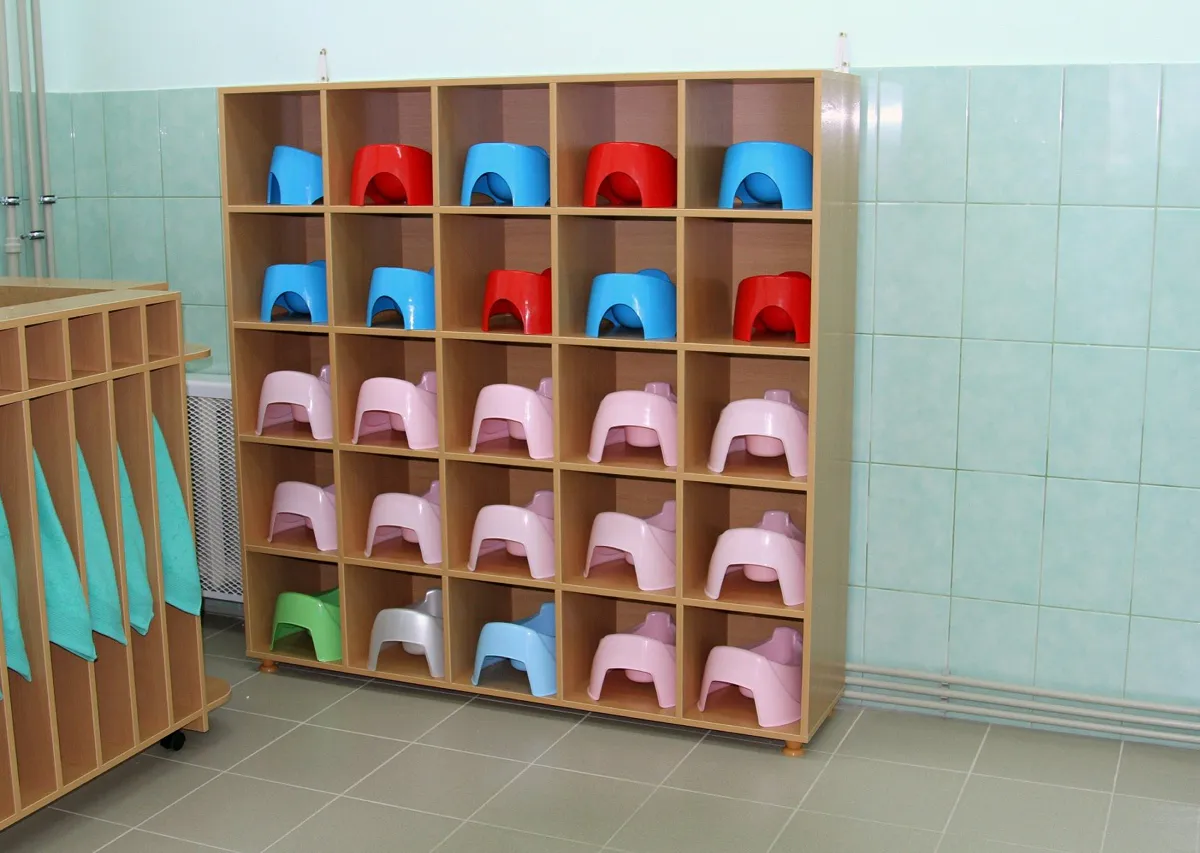 В Магнитогорске мать не смогла снять горшок с головы ребенка и вызвала спасателей