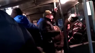"Почему все тупо молчат?" Рязанец бурно высказался в троллейбусе и попал на видео