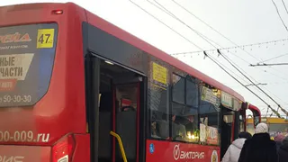 Уже не удивляет: маршрутчик запер пассажиров в салоне