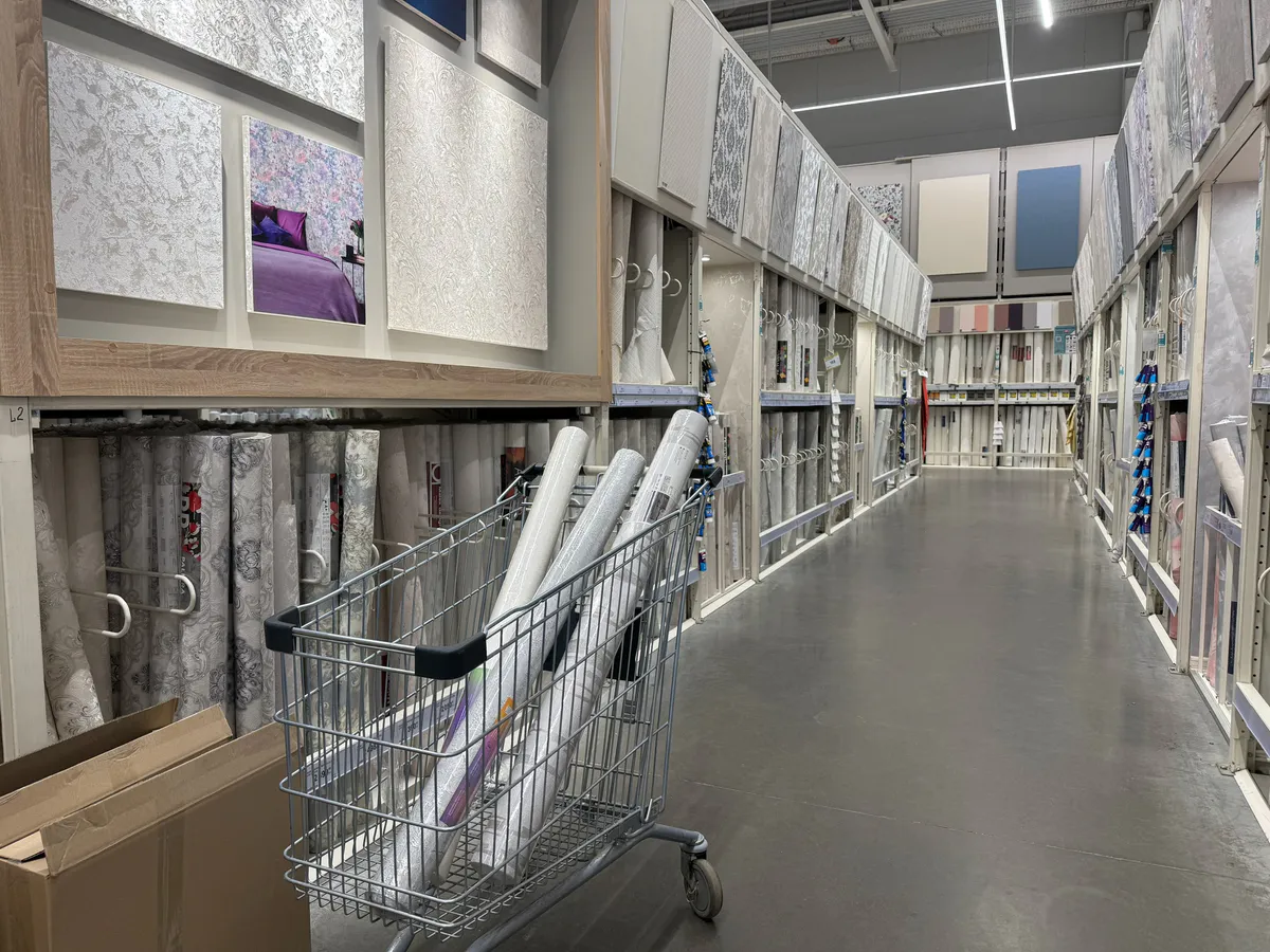 Строители сказали, зачем переворачивать обои во время поклейки - запомните раз и навсегда