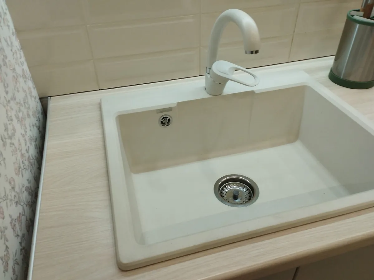 Уходя из дома, всегда заливаю подсолнечное масло в раковину - результатом довольна как счастливый слон