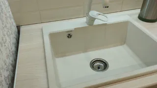 Уходя из дома, всегда заливаю подсолнечное масло в раковину - результатом довольна как счастливый слон