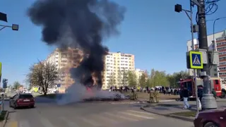 В Рязани горит территория рядом с образовательным учреждением