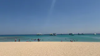 Этот курорт не просто так в народе называют русской Италией: идеально чистые пляжи и лазурное море за копейки