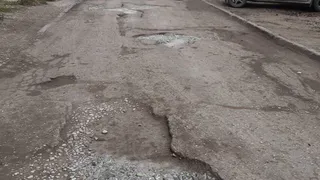 На улице Нахимова вместо асфальта остались одни дыры