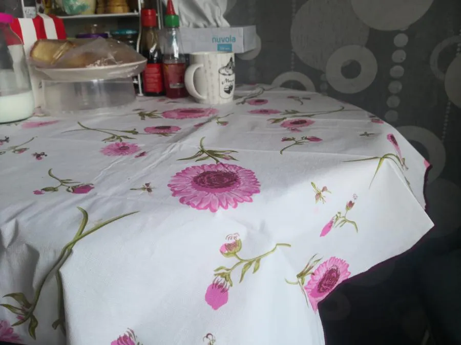 Надежно фиксируем скатерть на столе