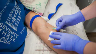 Записаться можно по телефону: минздрав поделился списком мест, где можно привиться от COVID-19