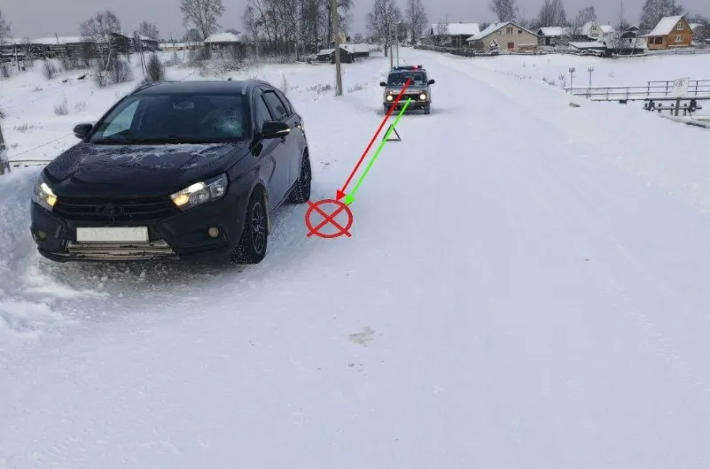 В Коми Lada Vesta сбила пешехода на сельской дороге