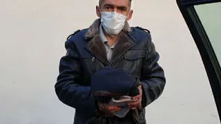 Жители Белых Берегов просят чиновников помочь двум психбольным