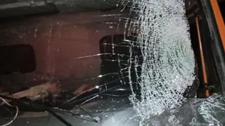 В Кораблинском районе глыба льда рухнула на «КамАЗ» и травмировала водителя