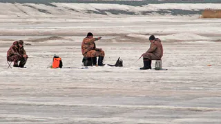 В Татарстане спасли двух рыбаков, провалившихся на мотоцикле под лед