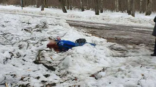 В Рязани прохожие обнаружили лежащую в сугробе рыжеволосую девушку