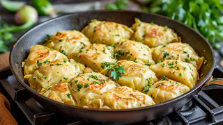 Беру капусту и 2 яйца — на выходе аппетитная лепёшка: на завтрак домашние будут требовать только её