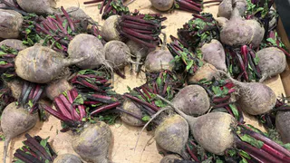 Свекла лишается 50% вкуса в кастрюле с водой: вот как правильно нужно ее готовить — вкуснее, проще и без варки