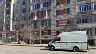 В Магнитогорске из окна 3-го этажа выпал 3-летний ребёнок