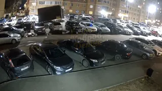 В Коврове улетевшая контейнерная площадка обрушилась на автомобили