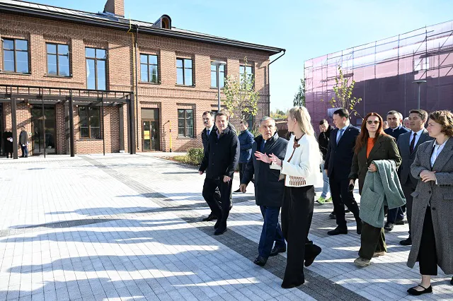 Рустам Минниханов оценил реконструкцию Дома учителя в Казани