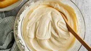 Нежнейший заварной крем за 5 минут: легкий рецепт к 8 Марта - без крахмала